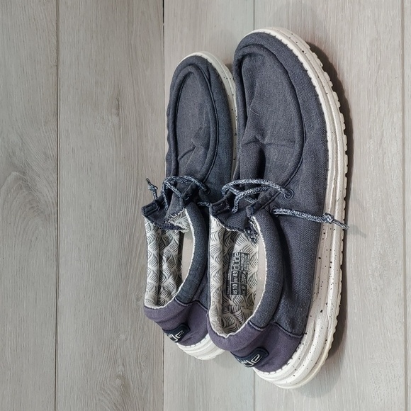 Hey Dude Mens Wally Chambray Blue Mirage Loafer Slip on shoes sz 10 - Picture 2 of 11